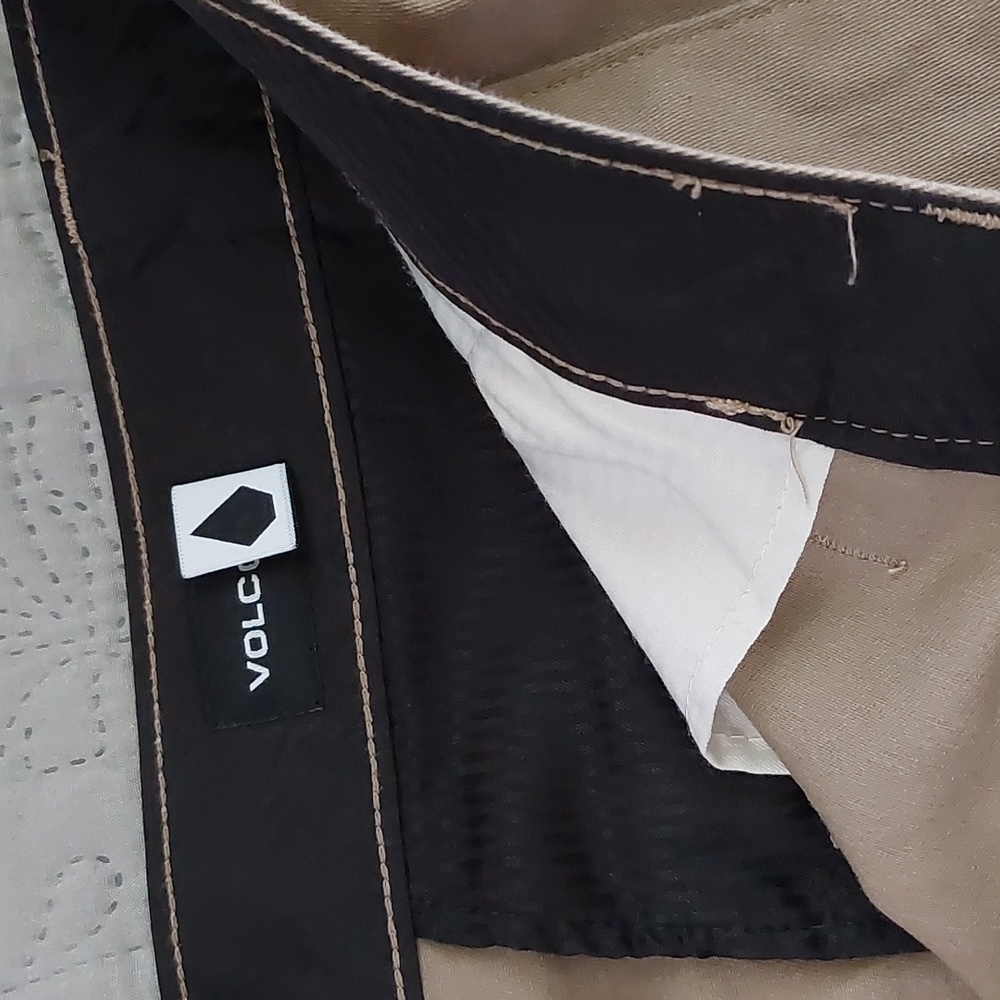Volcom Shorts Sz 36 NWOT BUTTON MISSING - Picture 9 of 12